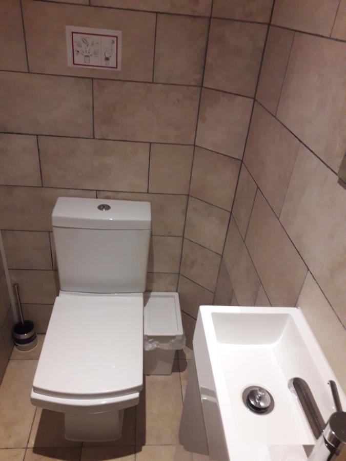 Small Double Room,1319366416:JPEG