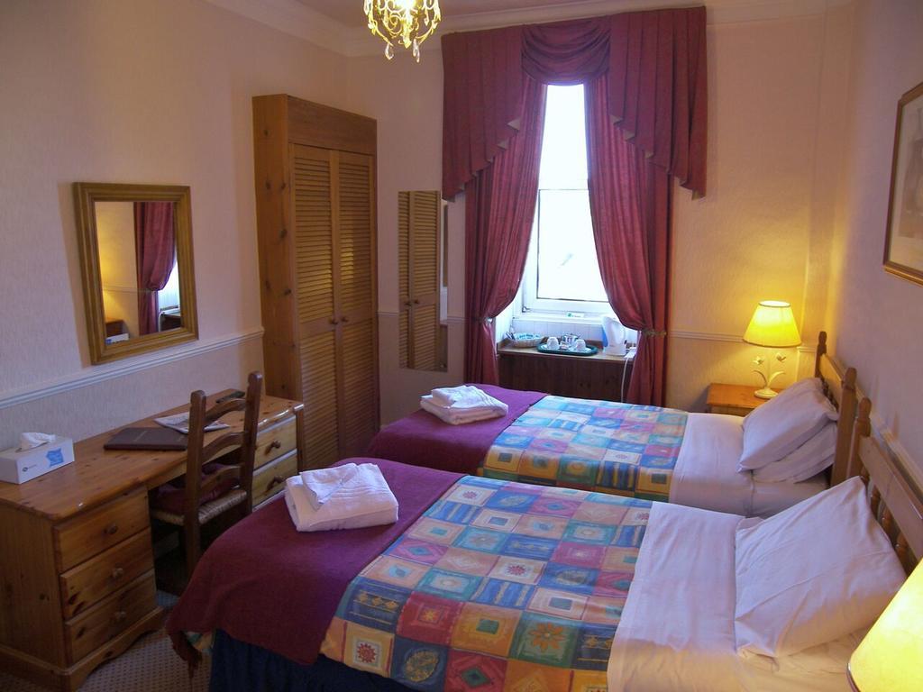 Twin Room,1689834927:JPEG