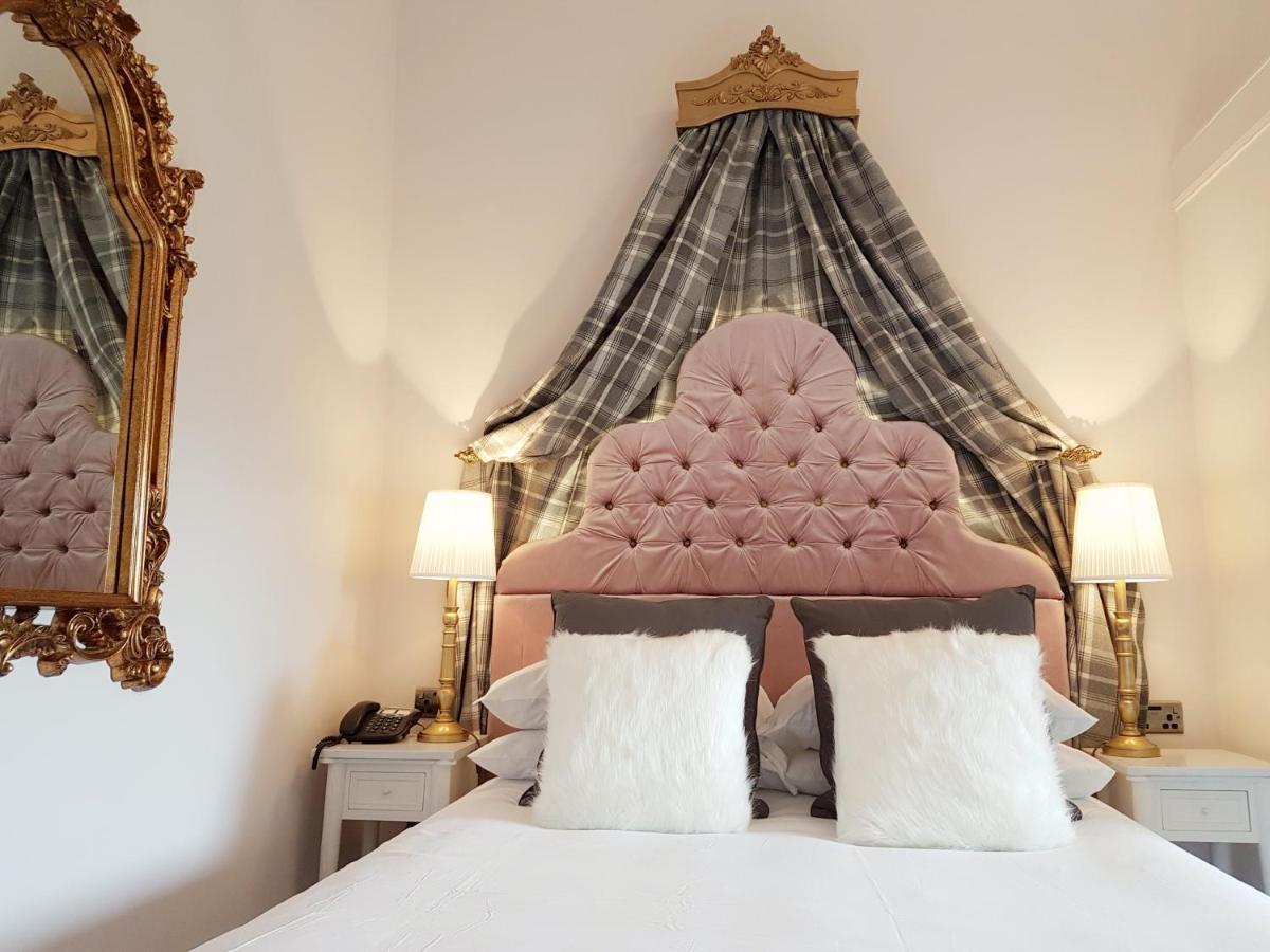Kleine Kamer met Kingsize Bed en Eigen Badkamer
