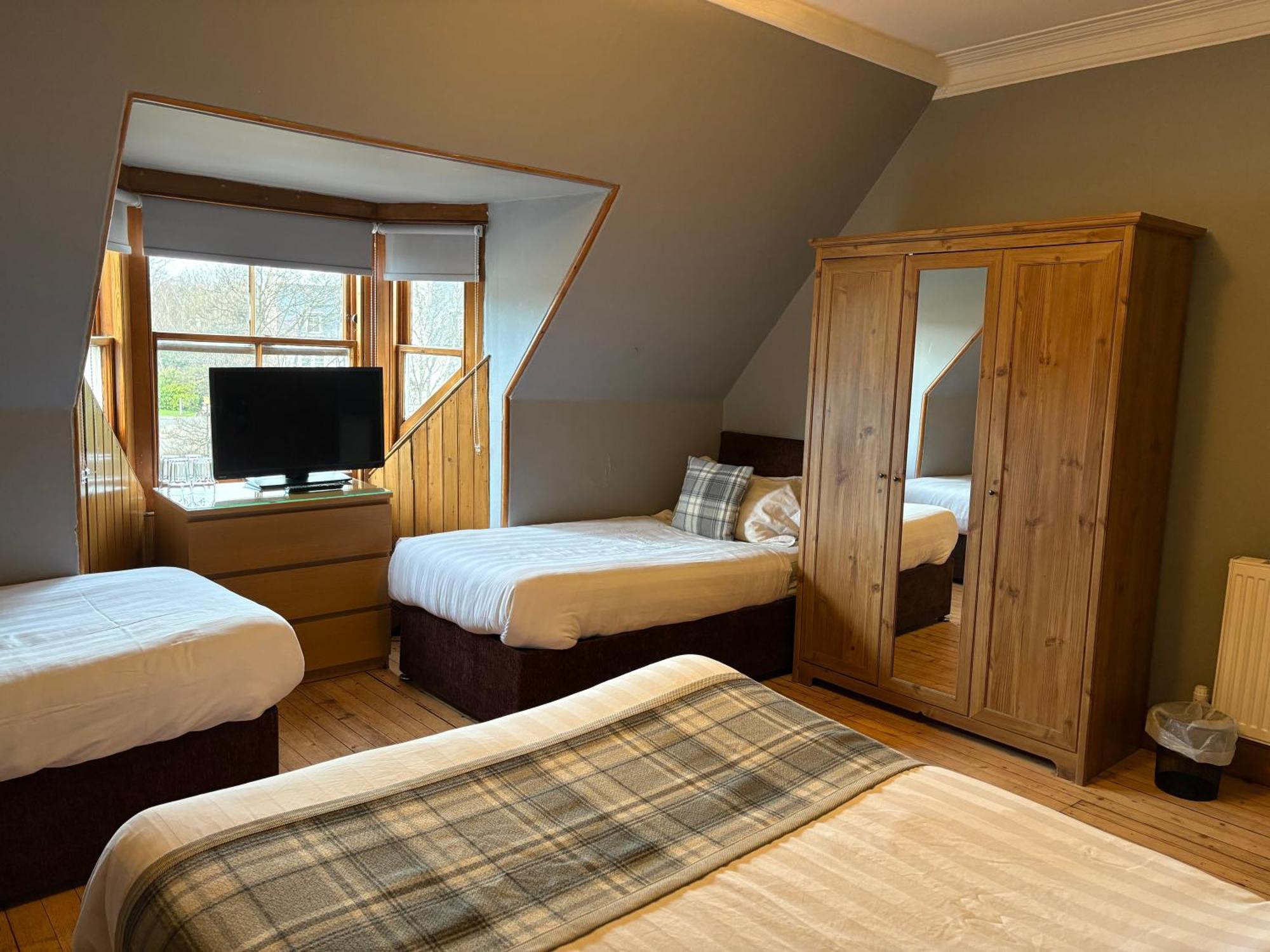 Vierpersoonskamer met Eigen Badkamer