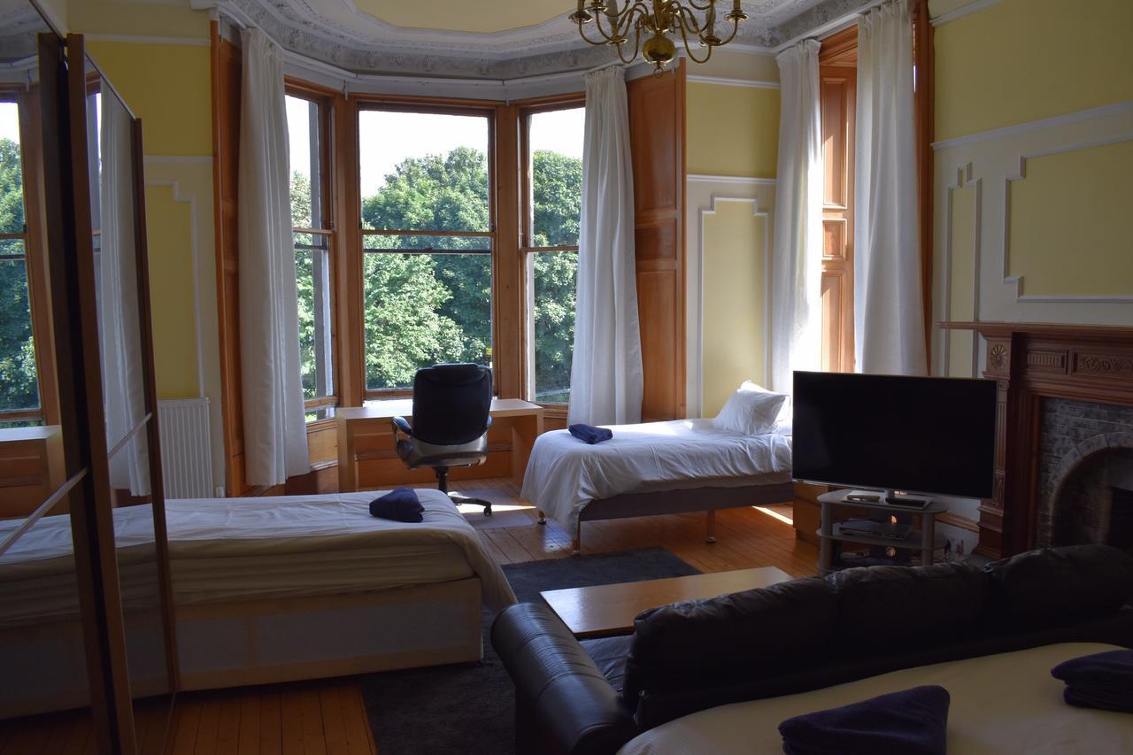 Very Large Standard Family Room,695936733:JPEG