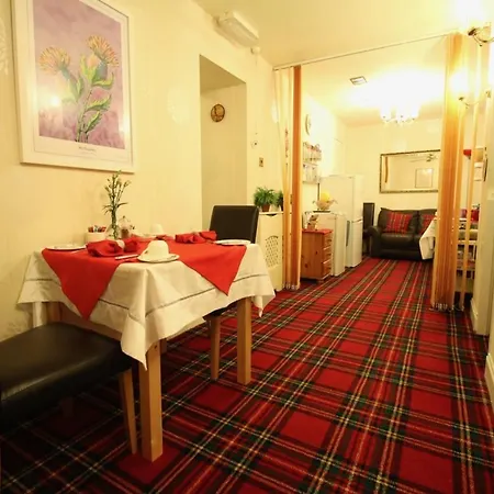 Bonnie'S Guest House-2